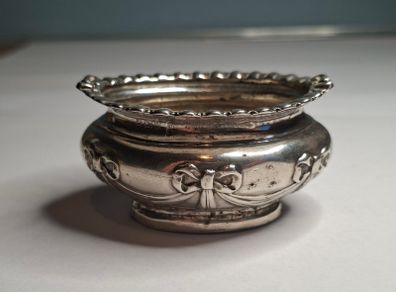 A sterling silver salt cellar by Walker & Hall, Birmingham, 1898