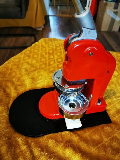 Badge Maker Machine