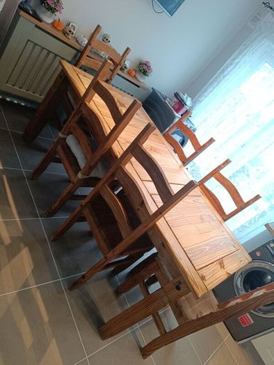 Table with 6 chairs
