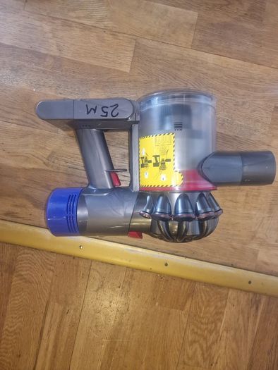 Dyson v8