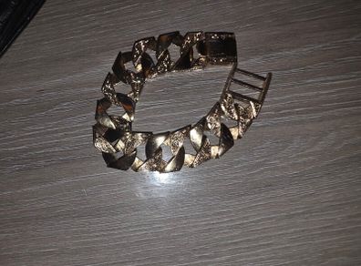gold bracelet