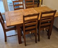 Extendable oak table with 5 matching chairs