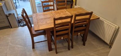 Extendable oak table with 5 matching chairs