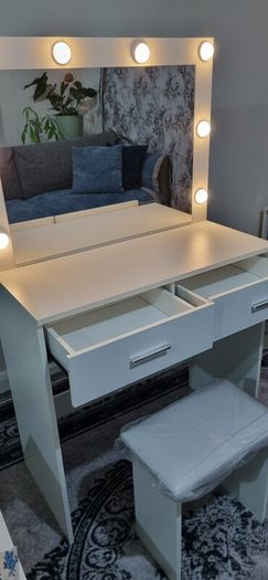 dressing table with stool New