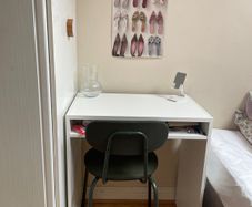 desk and chair with no damage