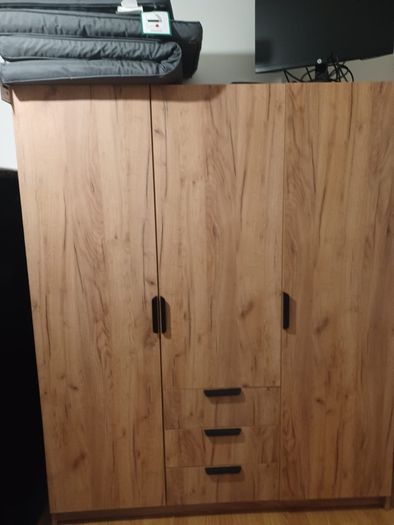 3 door wardrobe