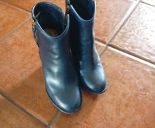 Amy Huberman navy boots