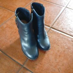 Amy Huberman navy boots