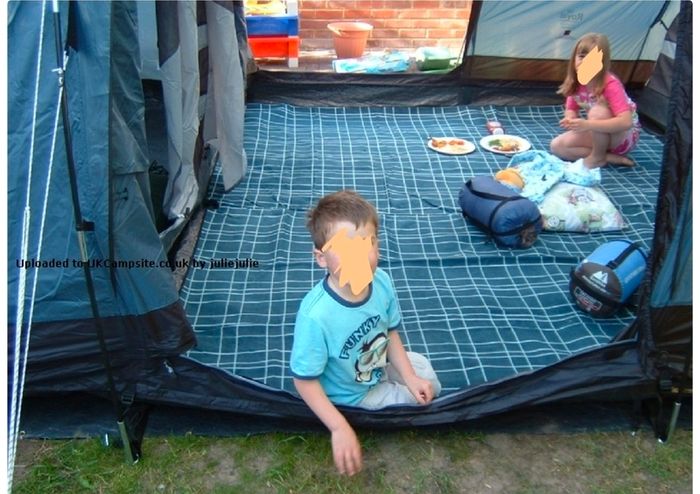 Royal Atlanta 6 tent 2 tables tent carpet steel bed