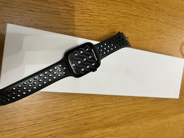 Apple Watch 8 GPS + Cellular