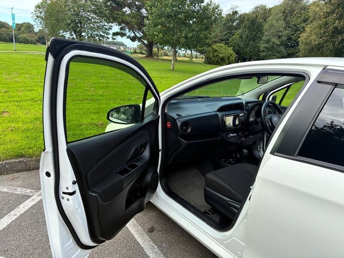 Toyota Vitz 1.5 Hybrid Auto