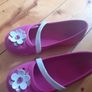 girls pink crocs Image 3