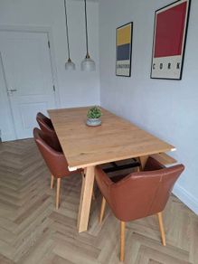 Oak dining table, bench and chairs
