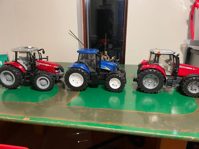Toy tractor