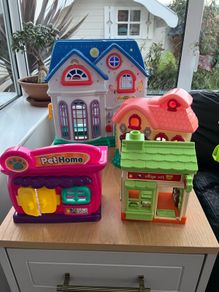 Miniature doll houses