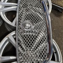 Genuine Jaguar XF X250 11-15 Front bumper upper radiator grill