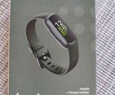 fit bit watch new. opened. never used. 100 e in shops