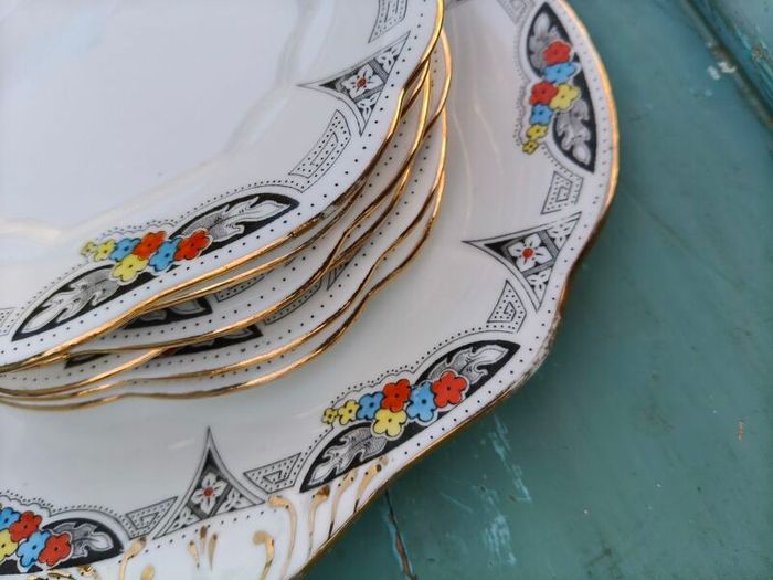 Vintage cake plate & 6 tea plates