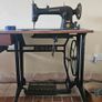 singer foot operated sowing machine Image 2