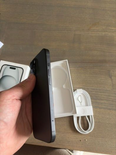 iPhone 15 128GB, Case & Screencover