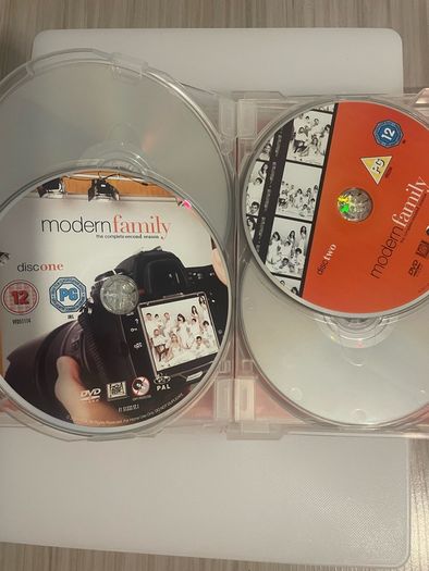 DVD boxset of modern family the complete seasons 1-3 11 discs 72 episodes
