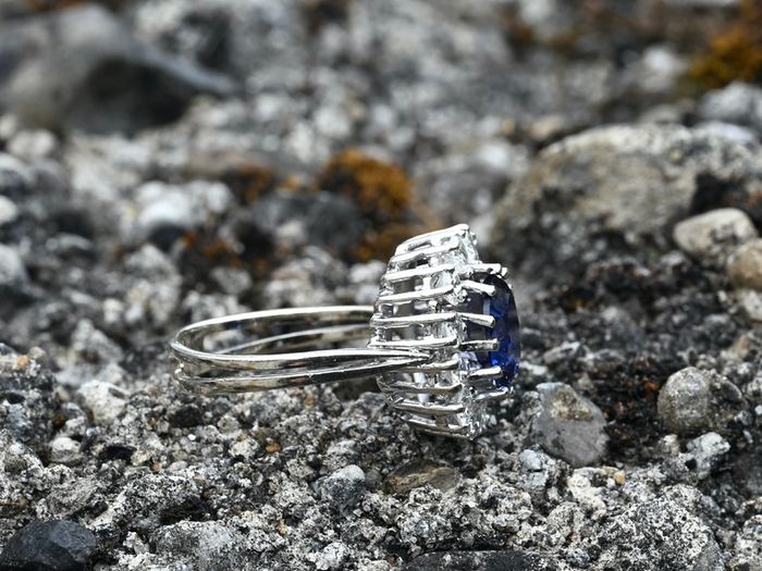 Vintage 1970/80s Sapphire & Diamond Ring