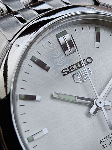 Watch Seiko 5 Automatic.