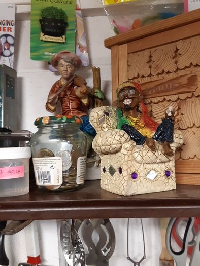 Figurines