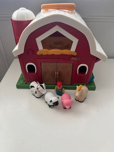 Battat Big Red Barn animal farm playset