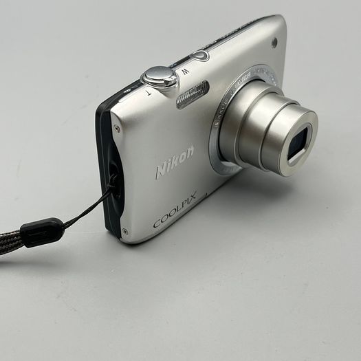 Nikon Coolpix S2900 20.1MP Digital Camera Silver - Boxed - Full Kit - Nr Mint