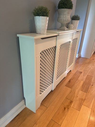 Extendanle raditor cabinet in white