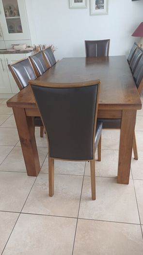 kitchen table and chairs