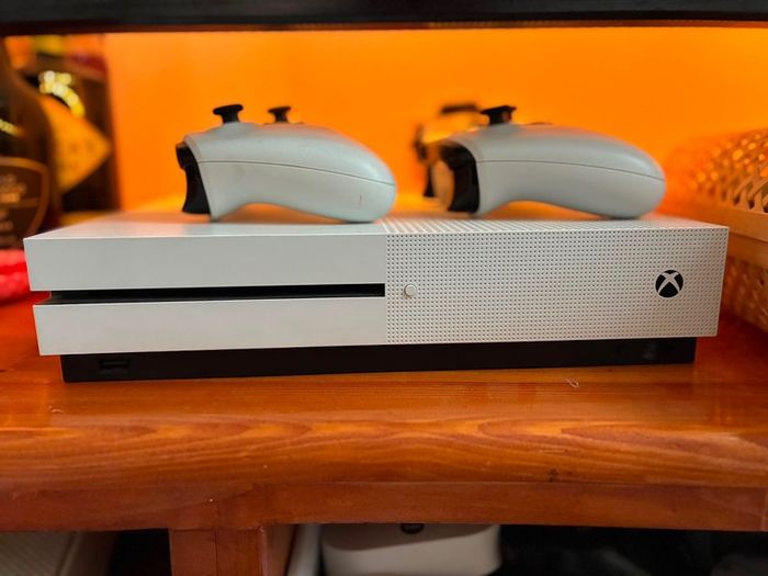 Microsoft Xbox One S 1TB Console - Bundle