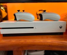 Microsoft Xbox One S 1TB Console - Bundle