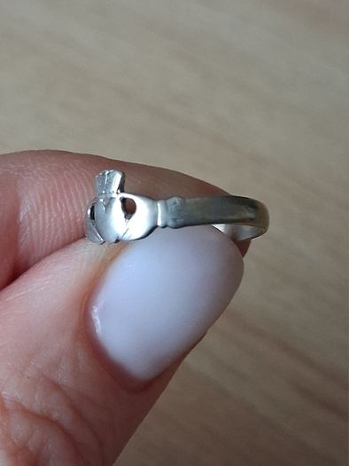 Vintage silver claddagh ring