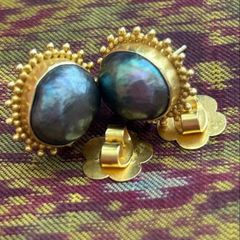 Carolyn Tyler Designer 22ct Gold & Tahitian Pearl Earrings
