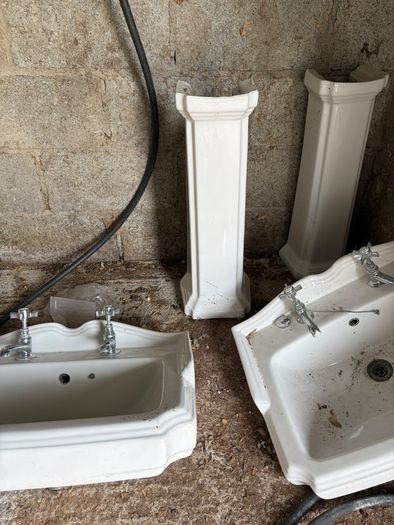 Bathroom/ Kitchen Sink