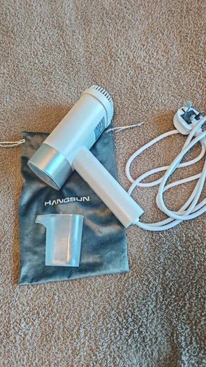 Handheld garment steamer