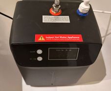 Ellsi Instant Boiling Water Kitchen Tank - 2.4L Black