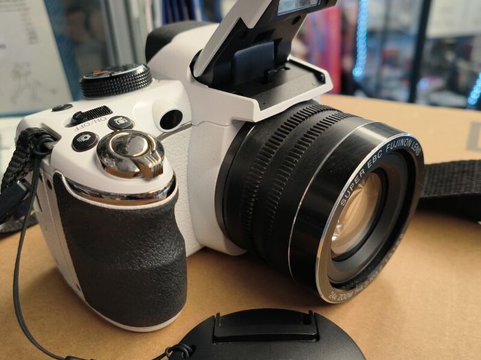 Digital Camera - Fujifilm Finepix S4200 - Hdmi - 14.mp - 24x Optical, White