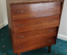 chest of drawere