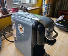 Coffee maker 5in1. Takes any capsule, pod or pad or simply just grinded coffee. .