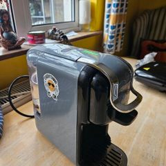 Coffee maker 5in1. Takes any capsule, pod or pad or simply just grinded coffee. .