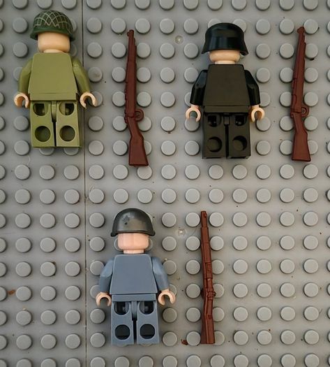 Lego compatible, military figures, American / Italian / German infantry. 15 figures plus rifles.
