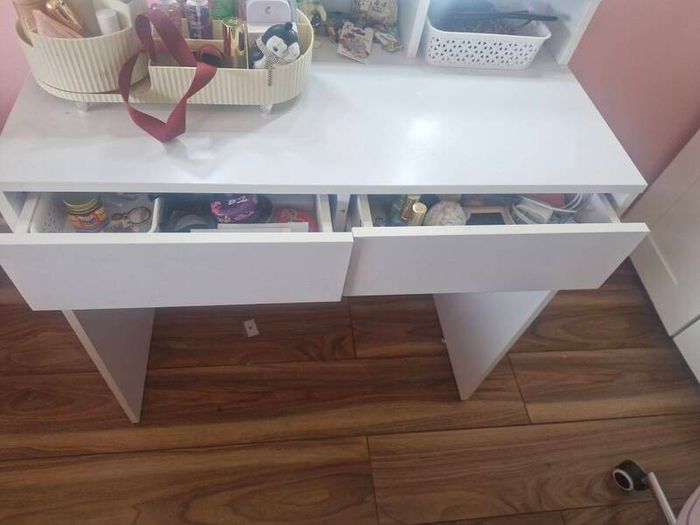 Dressing table & chair