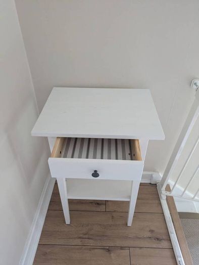 Bedside lockers