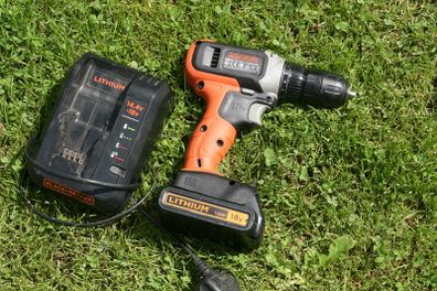 Black & Decker - 18v  Lithium-ion Cordless Drill (good Condition Works Fine)