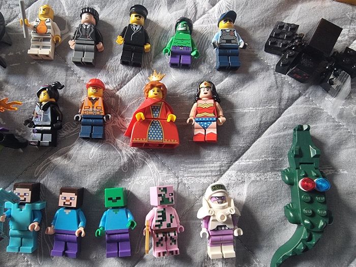 Lego minifigs mixed sets x 24