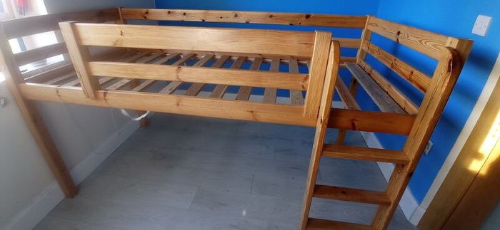 Mid sleeper frame with slide
