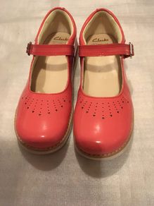 Clarks Shoes, size EU-33,5F. UK-1,5F